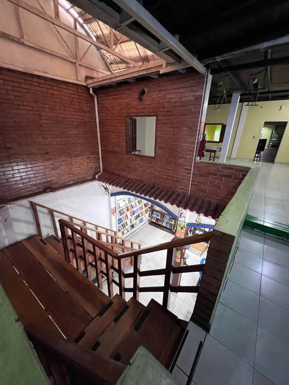 Librería en Venta con 2 Miniapartamentos en el Centro de Mërida