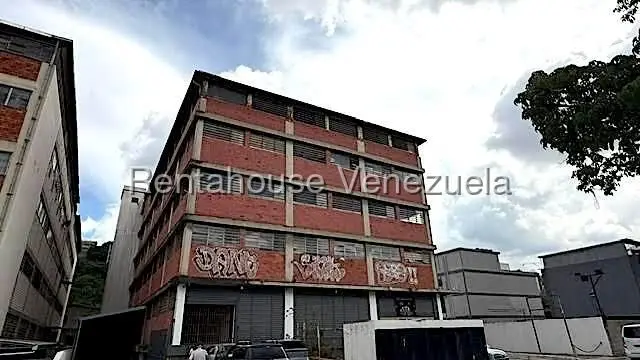 Galpon en Alquiler en los Ruices Sur