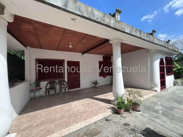 27-3866 Casa en Venta en Las Delicias Sector Ojo de Agua