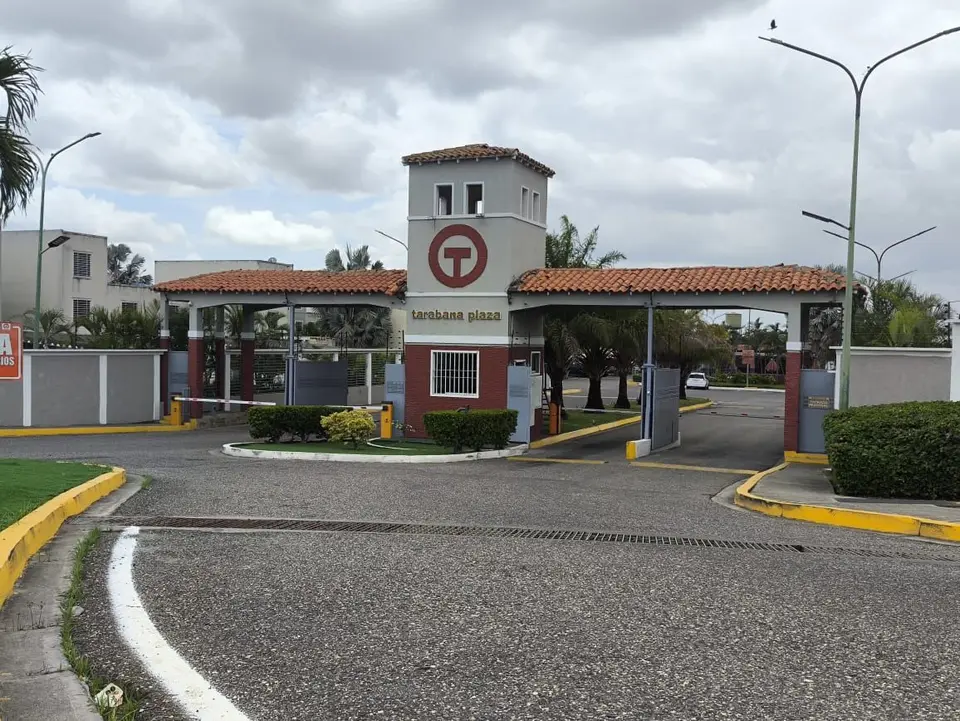 CASA DE 3 NIEVELES EN URB TARABANA PLAZA EN CABUDARE