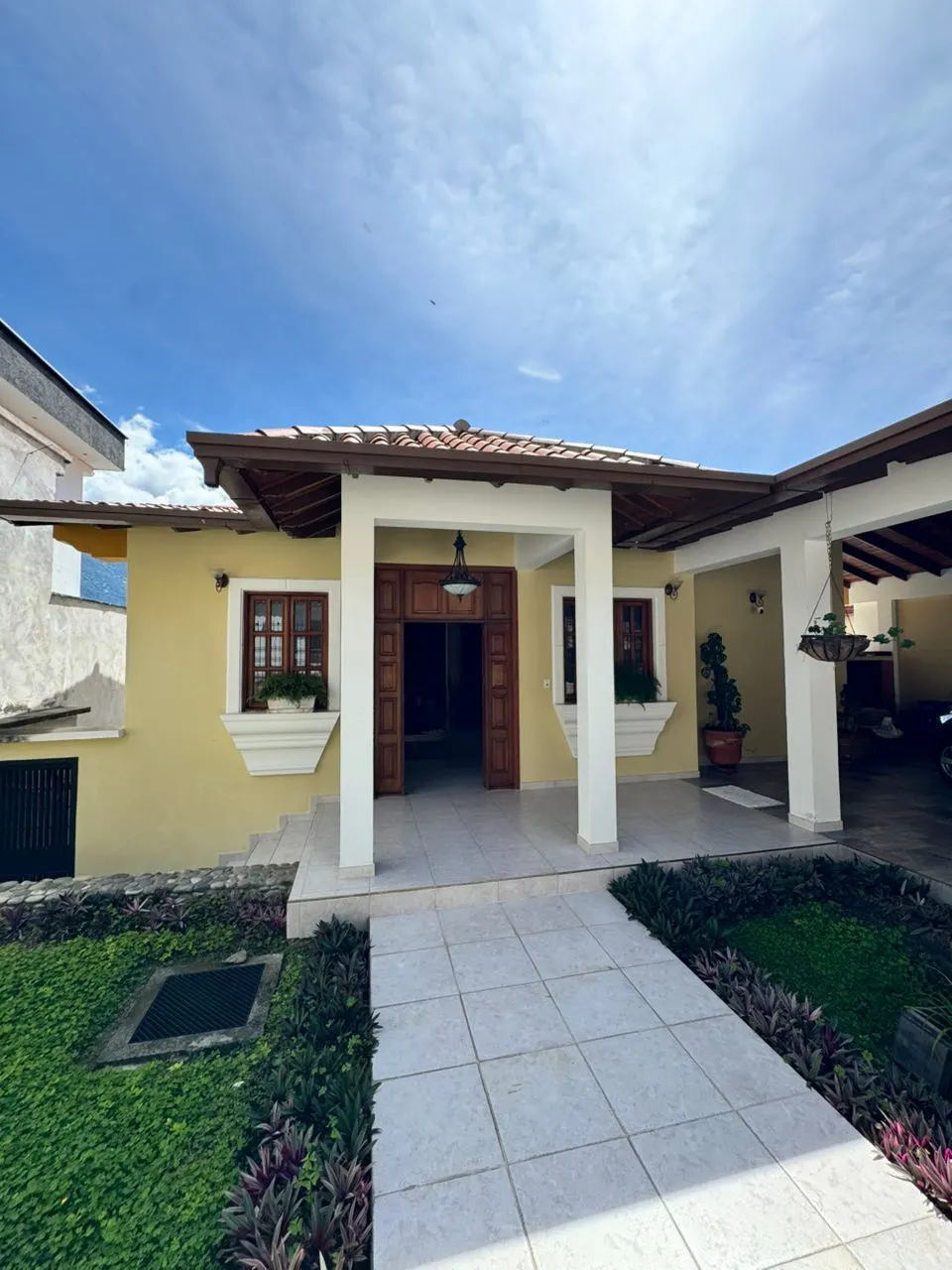 En Venta, Exclusiva Casa en Av Los Próceres, Residencia Villas El Tejar