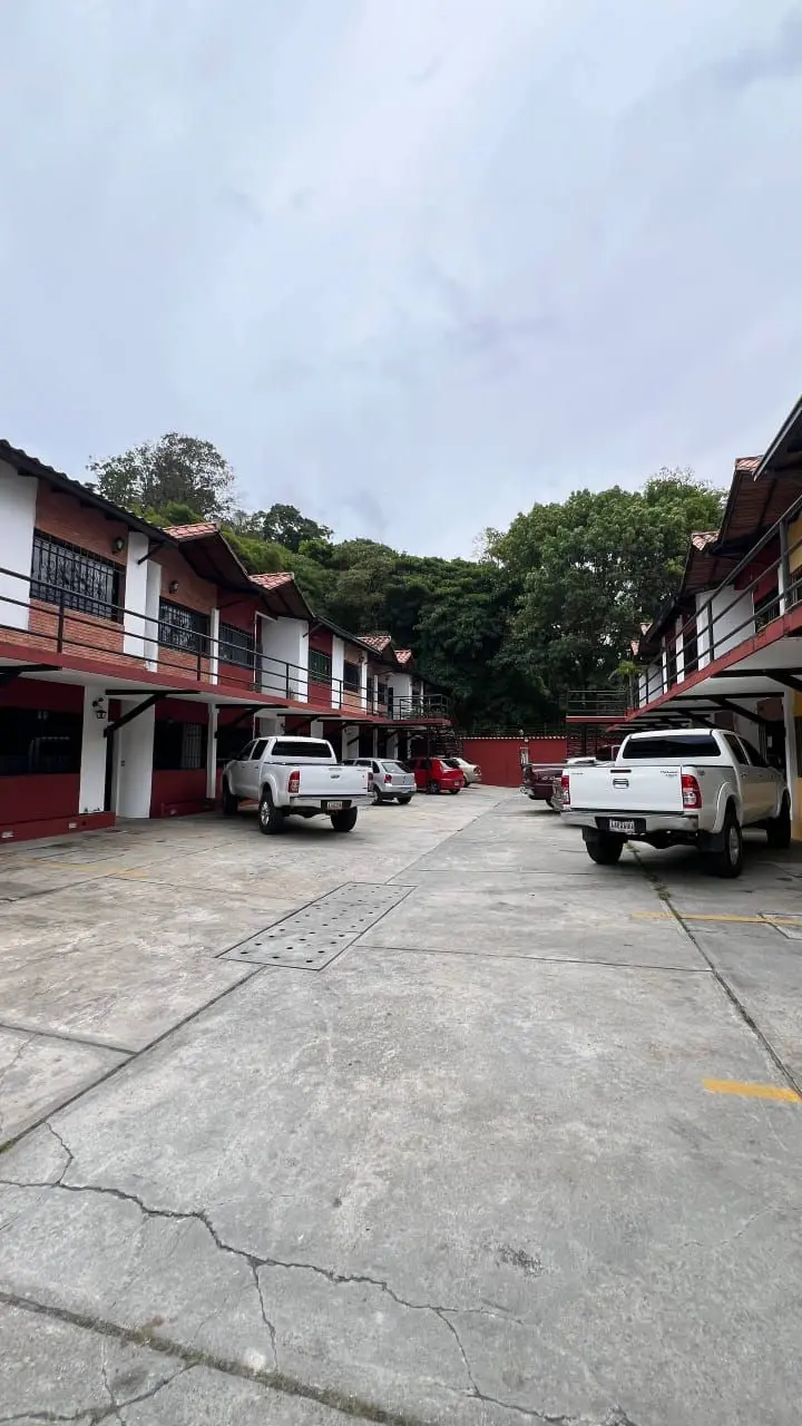 En Venta, Moderno Apartamento en Av Los Proceres
