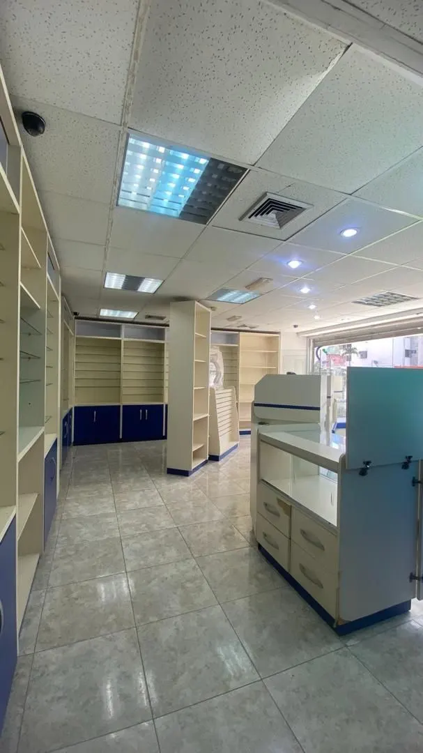 Se Alquila Amplio y Equipado Local Comercial en zona Privilegiada en la Ciudad de Merida. Paseo La Feria