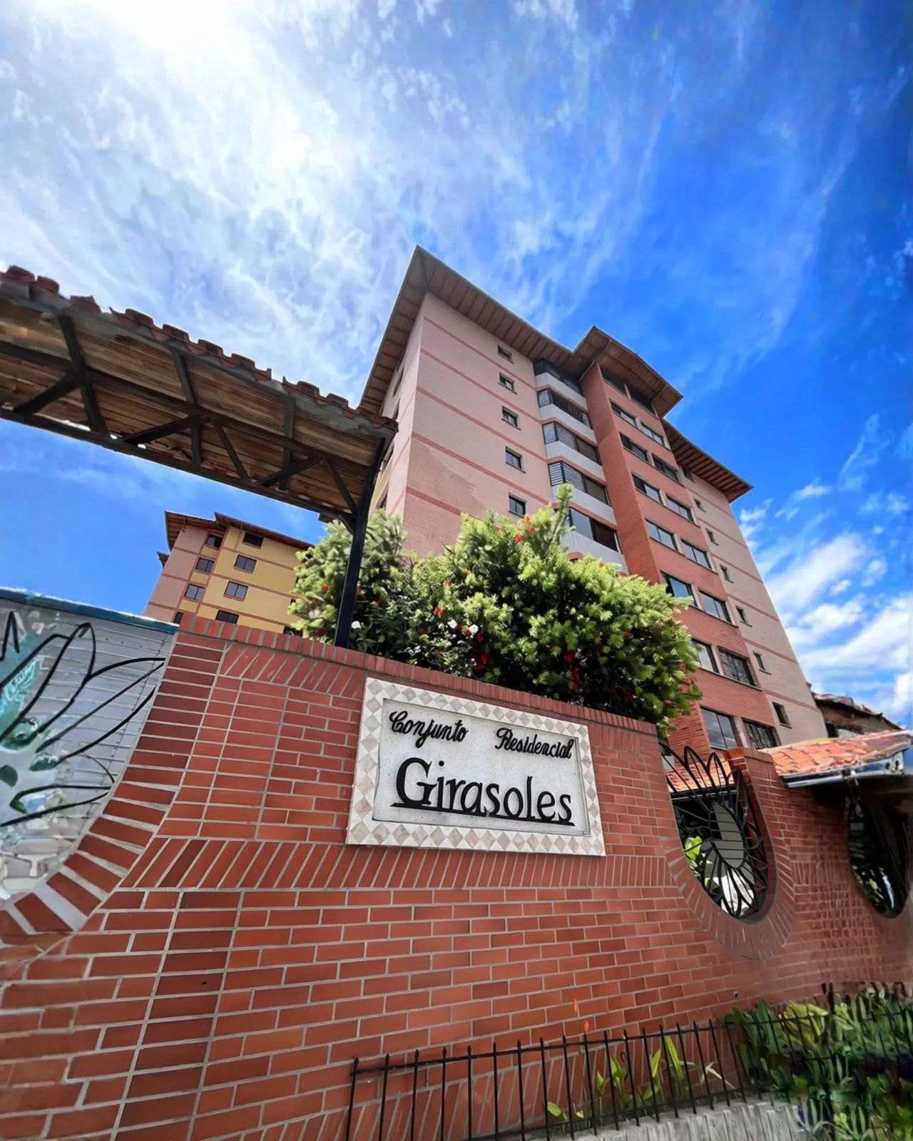 En Venta Amplio Apartamento en Av Las Americas
