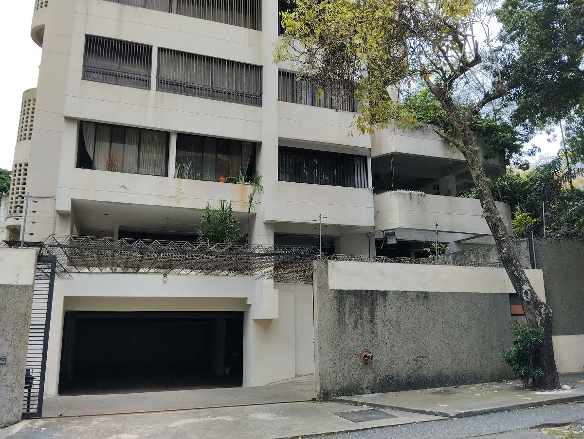 Apartamento duplex en venta, edificio de muy baja densidad, La Florida