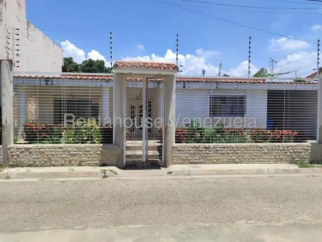 27-5730 Casa en Venta en Urbanizacion Las Amazonas