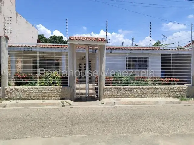 27-5730 Casa en Venta en Urbanizacion Las Amazonas