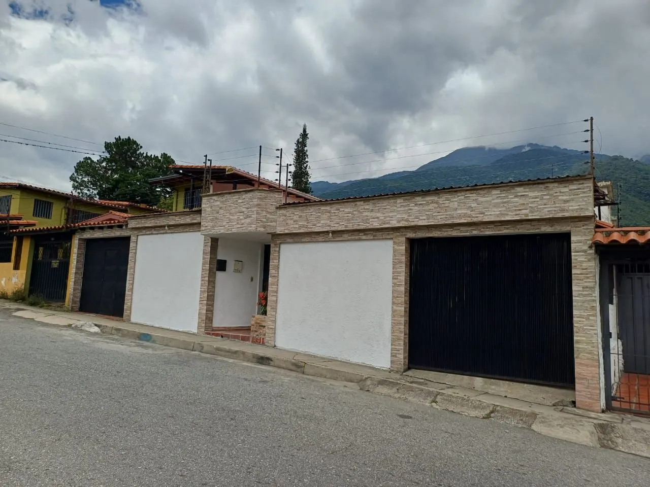 Casa con Anexo en Venta, Zona céntrica con todo cerca, comercio, salud y educación