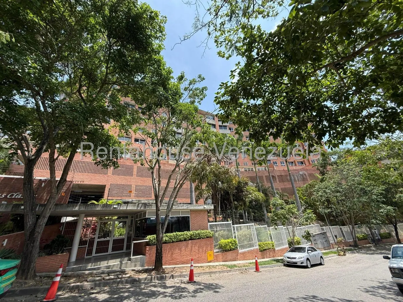 Apartamento en Alquiler en Lomas del Sol