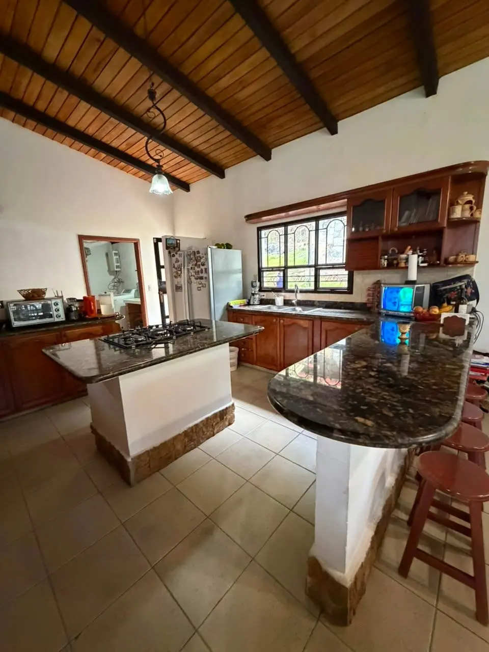 Amplia Casa en Venta con Jardines, Plantas Frutales y Cómo Anexo para recibir visita o alquilar, en el Valle,Mérida