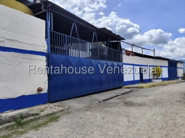 Galpon en Venta en el Desvio Guatire
