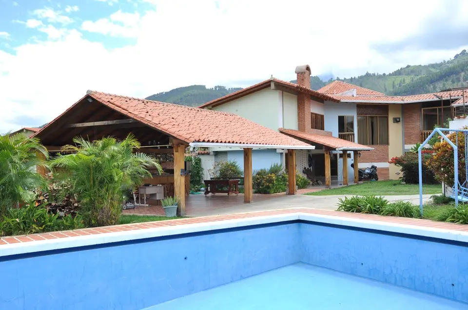 Espaciosa Casa, con 2 Anexos en Venta , En Mérida, La Mara