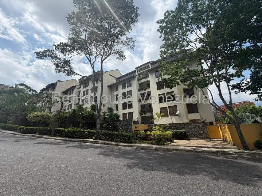 Apartamento en Alquiler en Colinas de Valle Arriba Tlf 04242129768 Rolando Rodriguez