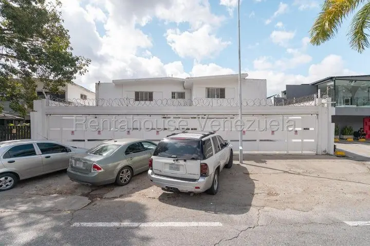 Casa Comercial en Alquiler en Chuao