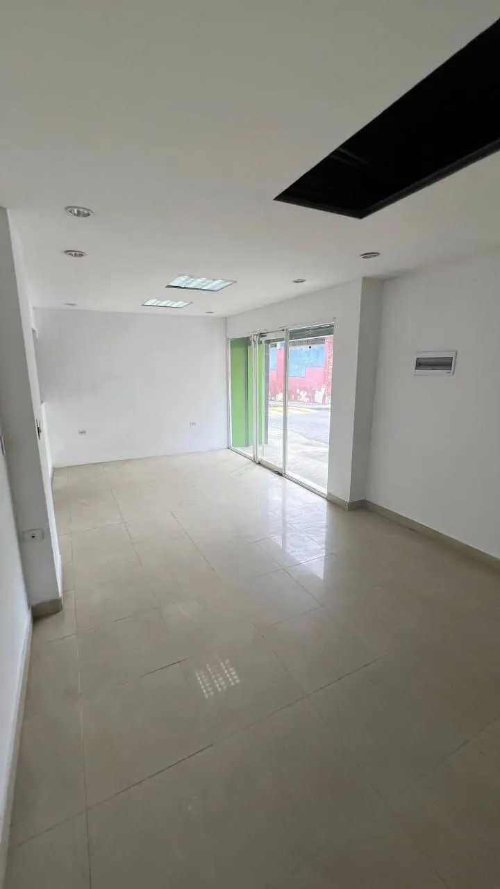 Alquiler de Local Comercial en zona estratégica de La Parroquia.