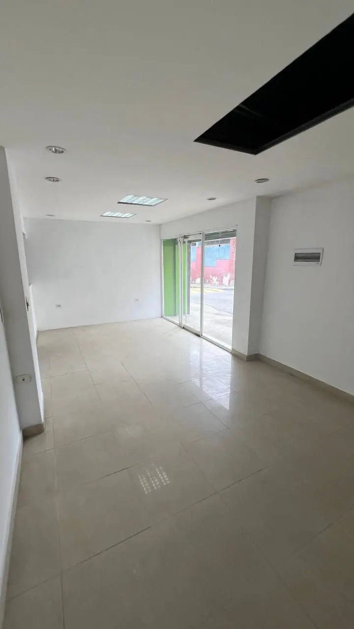 Alquiler de Local Comercial en zona estratégica de La Parroquia.