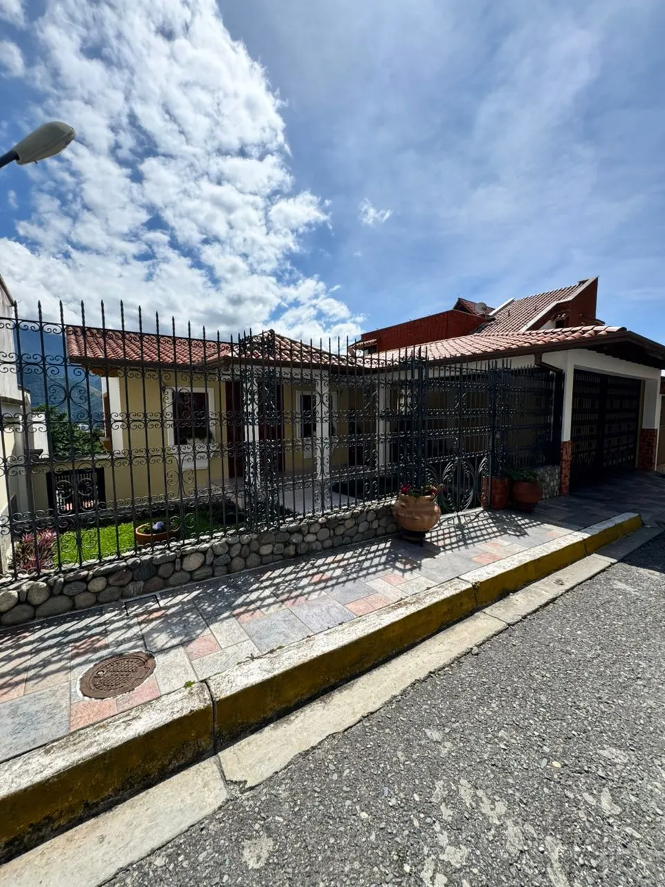 Amplia y Cómoda Casa en Venta en Av Los Próceres, Mérida