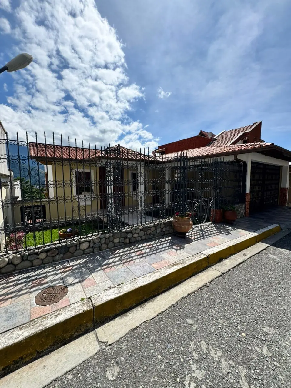 Amplia y Cómoda Casa en Venta en Av Los Próceres, Mérida